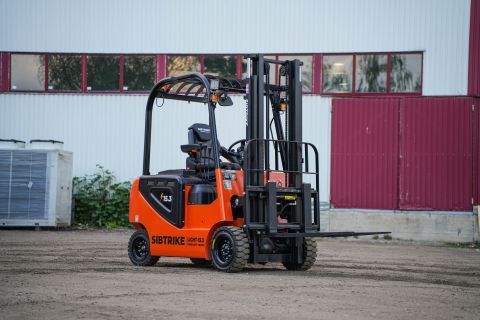Вилочный погрузчик Sibtrike SF4 Light 15.3LA 1500 кг